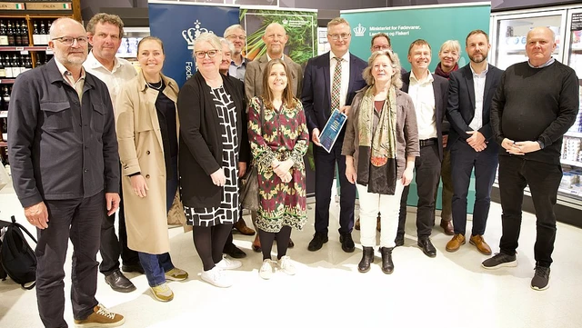Foto af deltagerne i forbindelse med møde om klimamærket