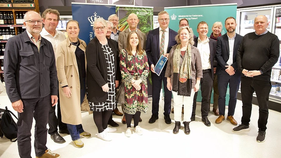 Minister Jacob Jensen fik overrakt arbejdsgruppens anbefalinger den 27. april 2023.