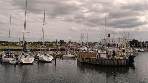 Hornbæk Havn truende skyer