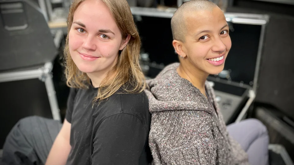 Jenny Timmers (tv.) og Isabella Harritz er hovedkræfterne bag fyrtårnsmusicalen. Foto: Skive Kommune, Jane Gisselmann