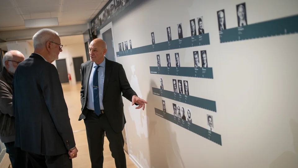 Her præsenterer borgmester Peder Christian Kirkegaard væggen for de fremmødte. Foto: Skive Kommune, Thomas Køser