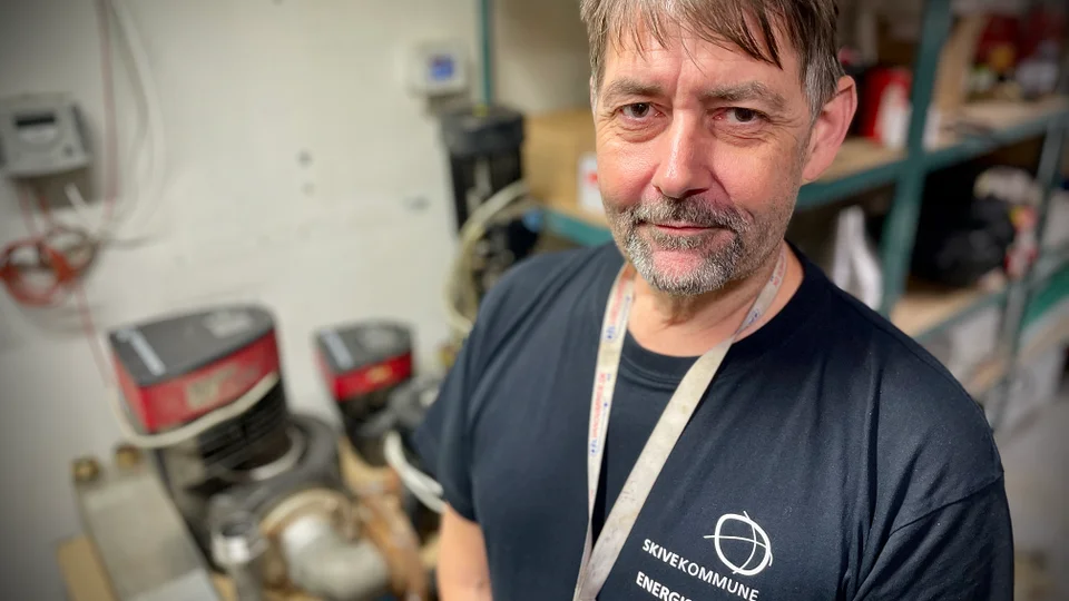 Frank Christensen står fuldt ud på mål for RENT LIV-tanken i Skive Kommune. Det er grøn snusfornuft at genbruge VVS-teknik, mener han. Foto: Skive Kommune, Jane Gisselmann