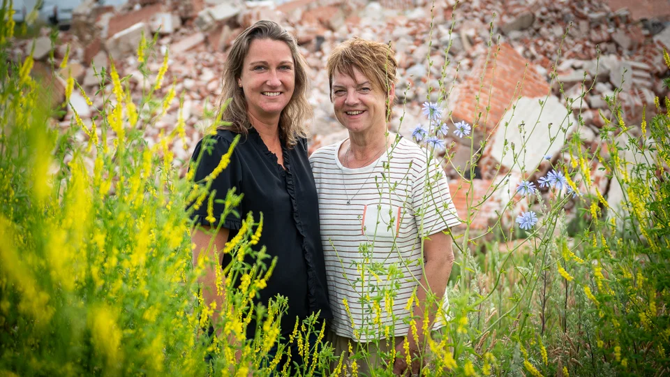 Stine Borup Christensen (t.h.) og Lene Baadsgaard er en del af teamet bag præstigeprojektet Spottet, der skal vise, hvordan man bygger med ”kloden som kunde”. Foto: Skive Kommune, Jane Gisselmann