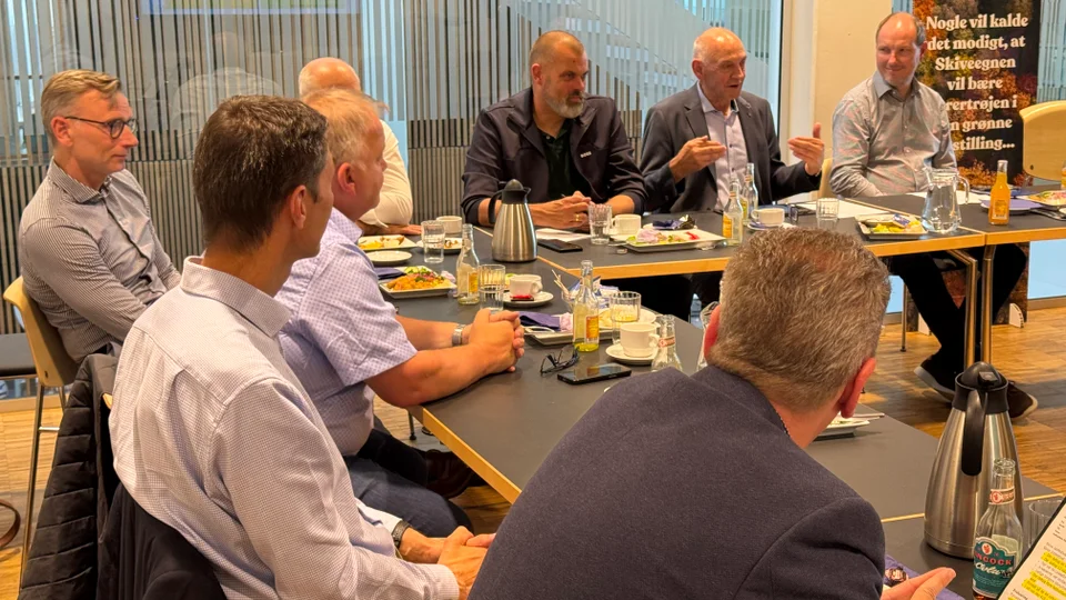 Repræsentanter for Skive Kommune og den lokale DI afdeling til møde om samarbejde. Foto: Pauli Vendelbo