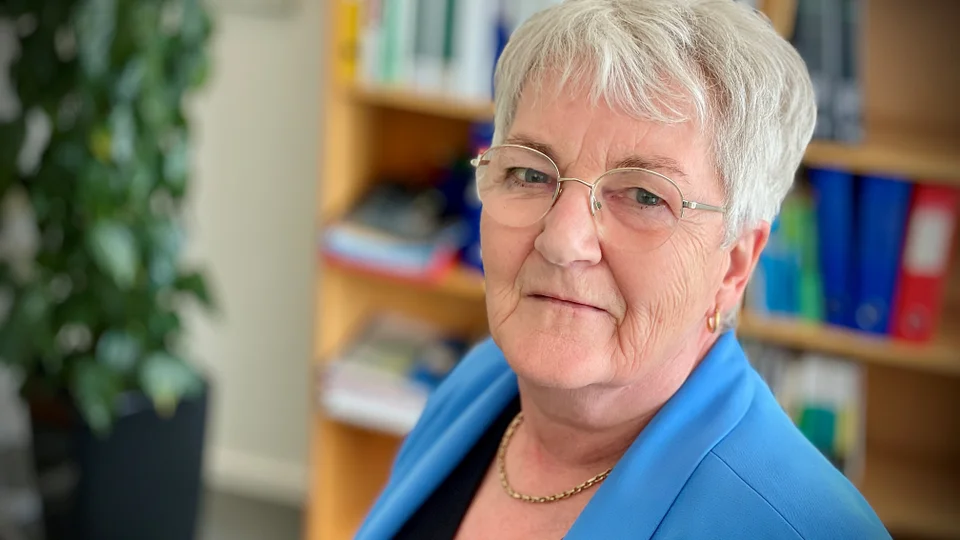 Ellen Bjørn har ingen aktuelle planer om at gå på pension, selvom hun har været på samme arbejdsplads i 50 år. Foto: Skive Kommune, Jane Gisselmann