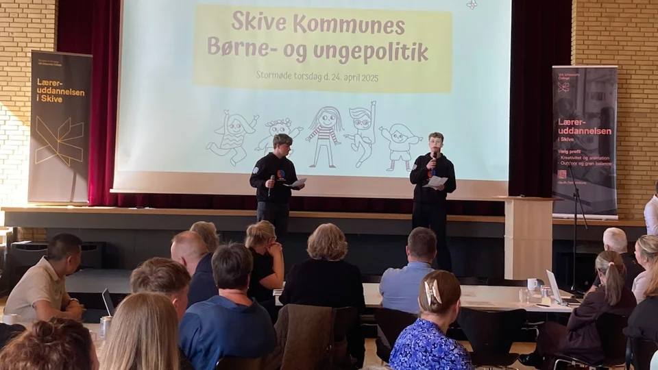 Elever fra Fælleselevrådet på scenen til stormøde om ny børne- og ungepolitik