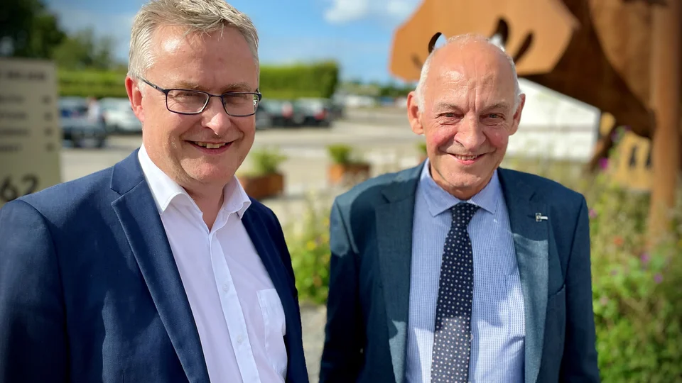 Skives borgmester, Peder Christian Kirkegaard og ministeren for fødevarer, landbrug og fiskeri, Jacob Jensen, snakkede grøn udvikling. Foto: Jane Gisselmann