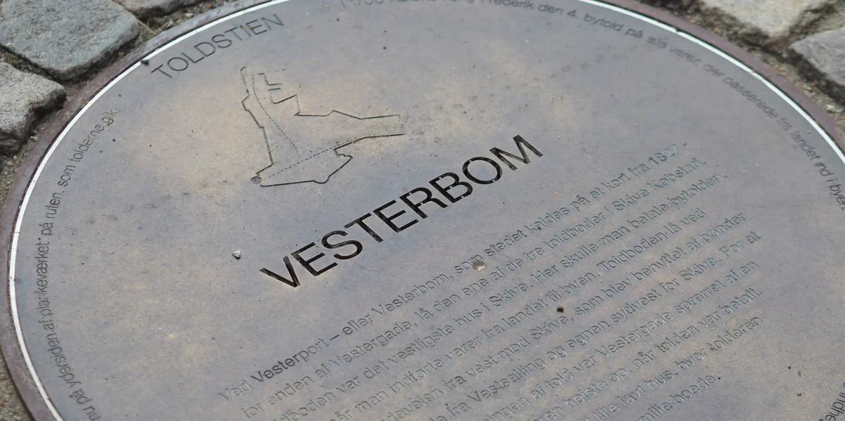 Toldstien begynder ved Vesterbom