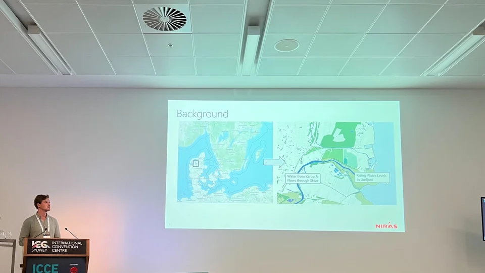 Rick Kool fra Niras præsenterer BigBlue Nord på verdens største kystkonference i Sydney i december 2022.