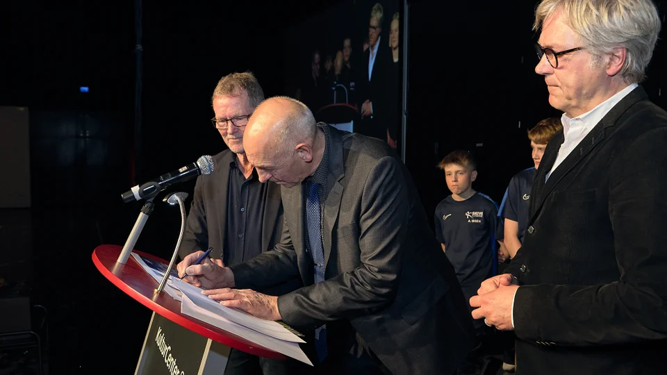 Under Skive Kommunes fest for de frivillige og hyldest af mestre 2023, indgik Team Danmark og Skive Kommune en fire-årig forlængelse af elitekommuneaftalen. Foto: Gert Laursen