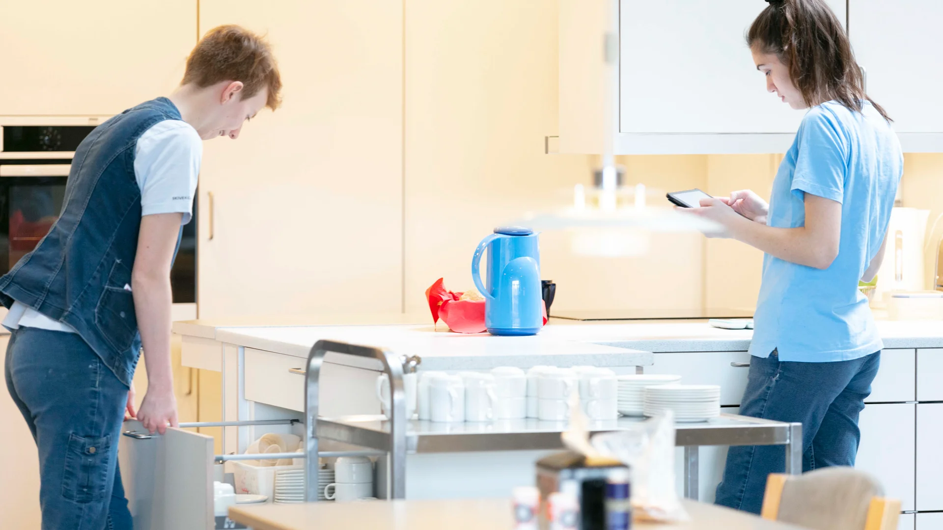 Medarbejdere i køkken - Foto: Lotte Stærdal