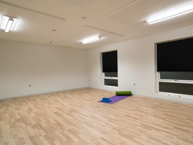 Yogamåtte i gymnastiksal