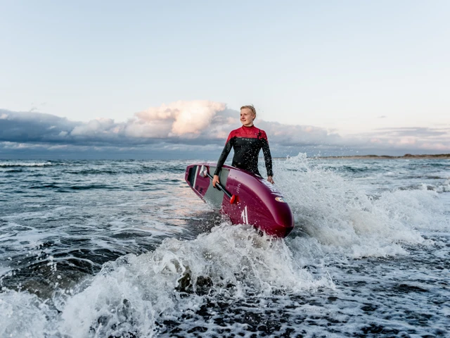 Surfer i vandet