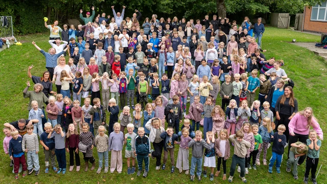 Foto af alle på Tilsted Skole