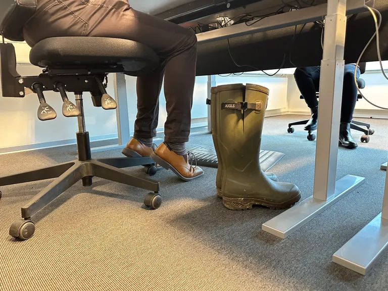 gummistøvler ved kontorpladsen