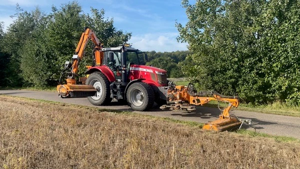 Traktor klipper rabatter