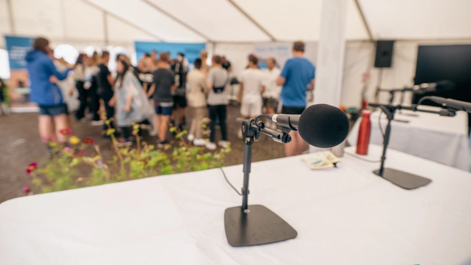 Debat i telt på Folkemøde Møn