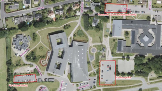 Luftfoto af parkeringsforhold omkring kursusområdet