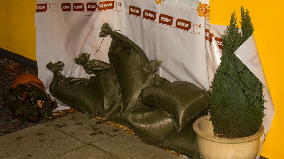 Billede af Sandsække foran dør