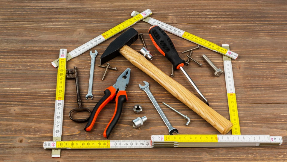 Billede af værktøj, der ligger på et bord