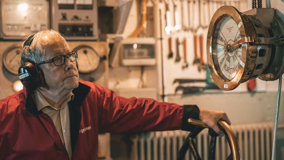 Frivillige i styrhuset på Færgen Møn