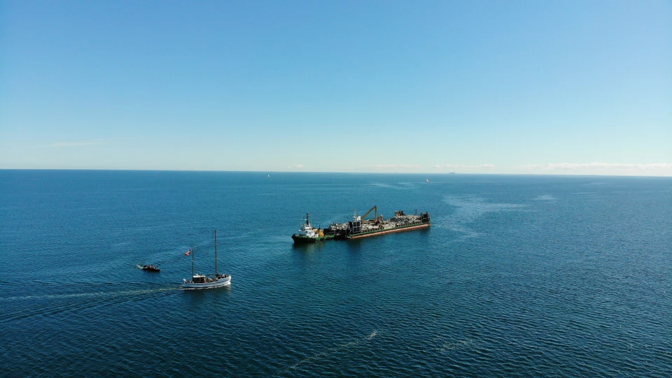 Første sten til nyt stenrev ved Mads Klint kastes