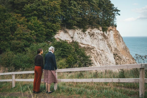 H.M. Dronningen og H.M. Dronning Margrethe besøger Møns Klint. Foto: Mads Tolstrup