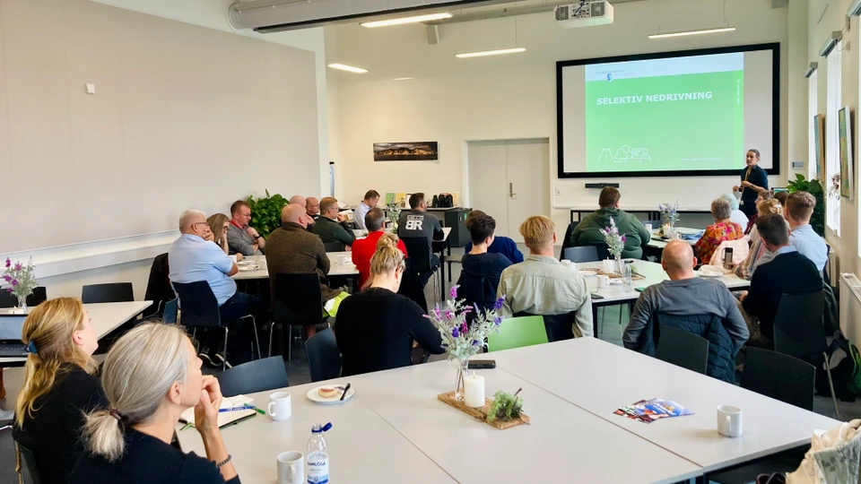 Billede af en flok mennesker, der lytter til et oplæg i DGI Huset Vordingborg