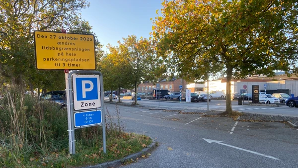 P-skilt ved parkeringsplads