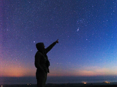 Tom Axelsen er nomineret til DarkSky Internationals 'Dark Sky Defender' Award for sin enestående indsats for at bevare det naturlige nattemørke og formidle stjernehimlen på Møn og Nyord