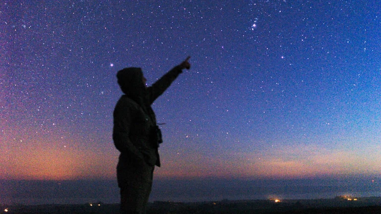 Tom Axelsen er nomineret til DarkSky Internationals 'Dark Sky Defender' Award for sin enestående indsats for at bevare det naturlige nattemørke og formidle stjernehimlen på Møn og Nyord