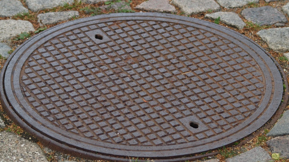 Billede af et kloakdæksel