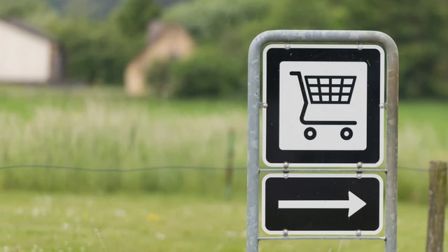 Skilt der viser vej til indkøb